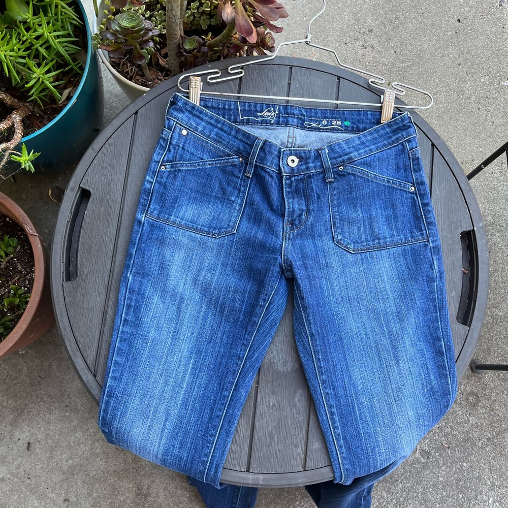 ✿ levi’s eco lowrise bootcut demin ✿
  size 6 in womens/ 28”